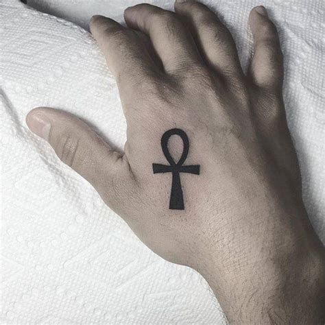 3 tatuajes de suerte para hombres y significado de。